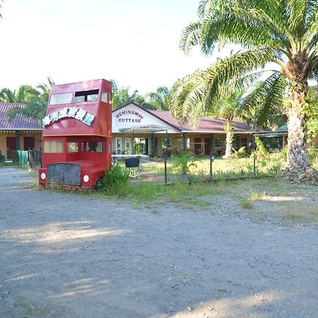 Hemingway Cottage 海明威度假屋 Semporna Dış mekan fotoğraf